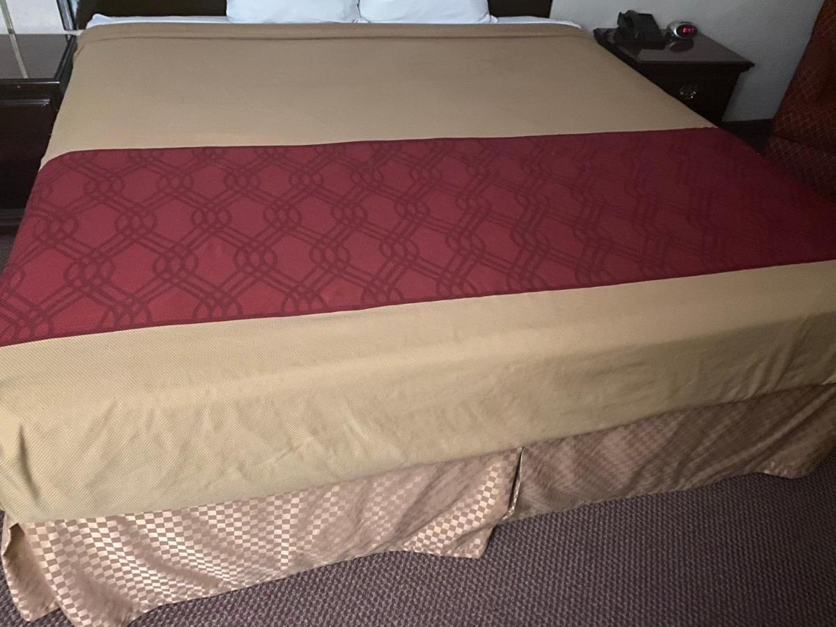 Econo Lodge Inn & Suites Эль-Пасо Экстерьер фото