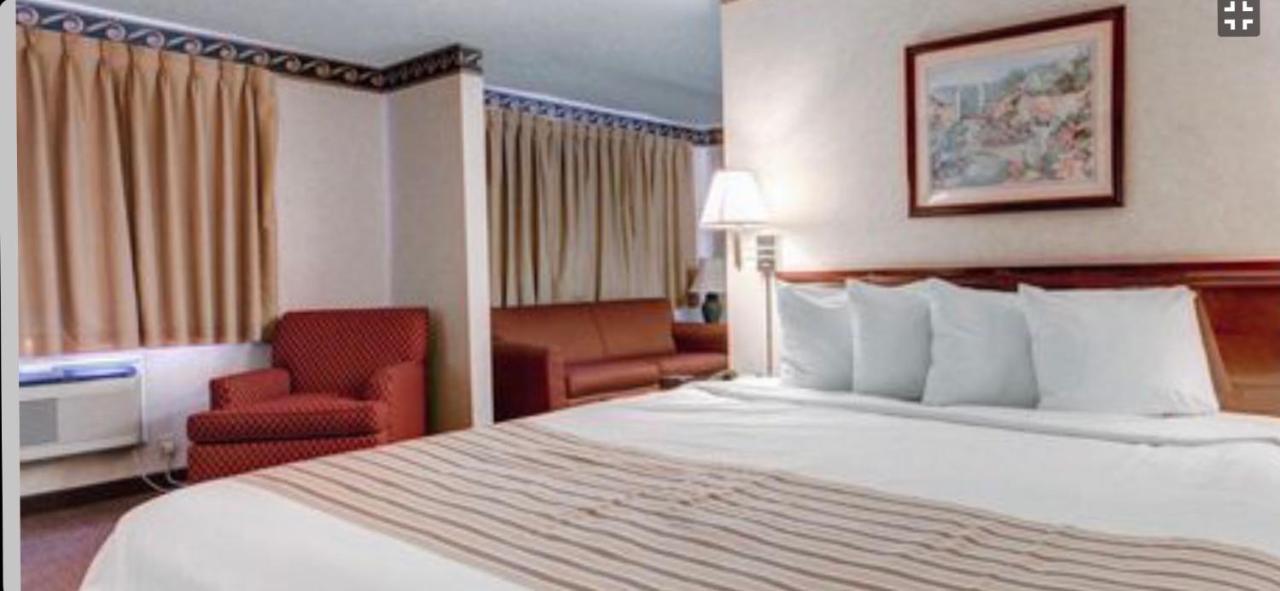 Econo Lodge Inn & Suites Эль-Пасо Экстерьер фото
