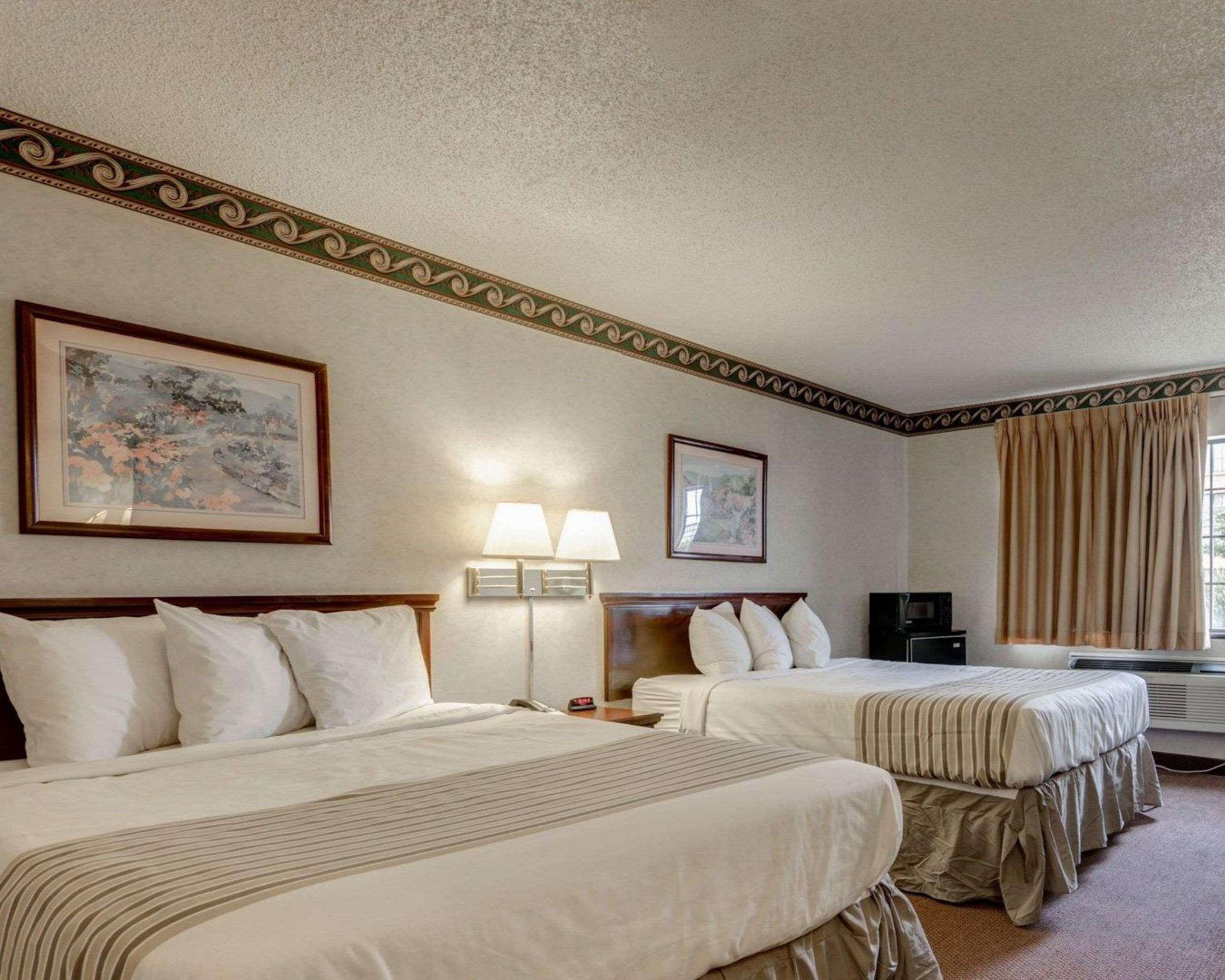 Econo Lodge Inn & Suites Эль-Пасо Экстерьер фото