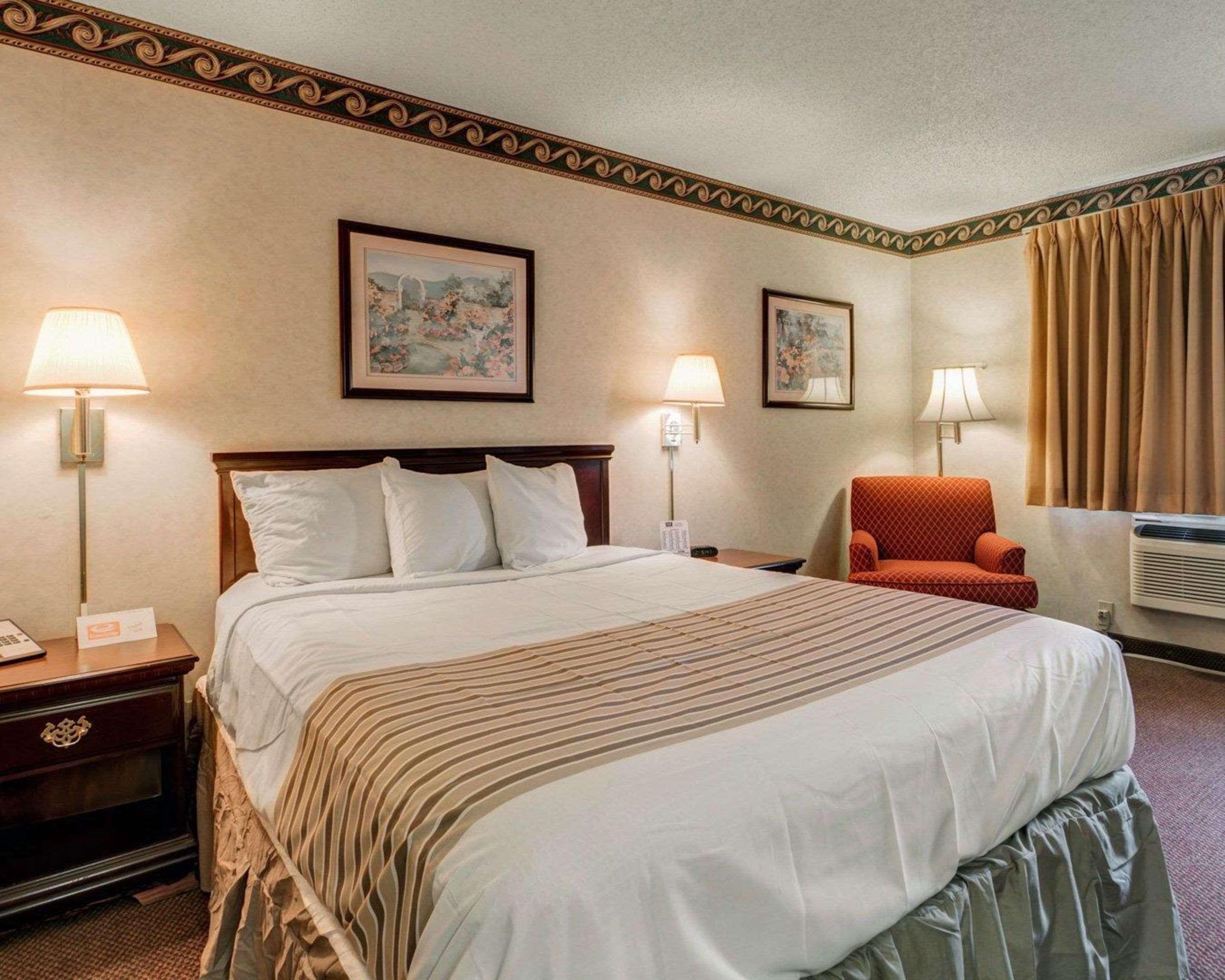 Econo Lodge Inn & Suites Эль-Пасо Экстерьер фото