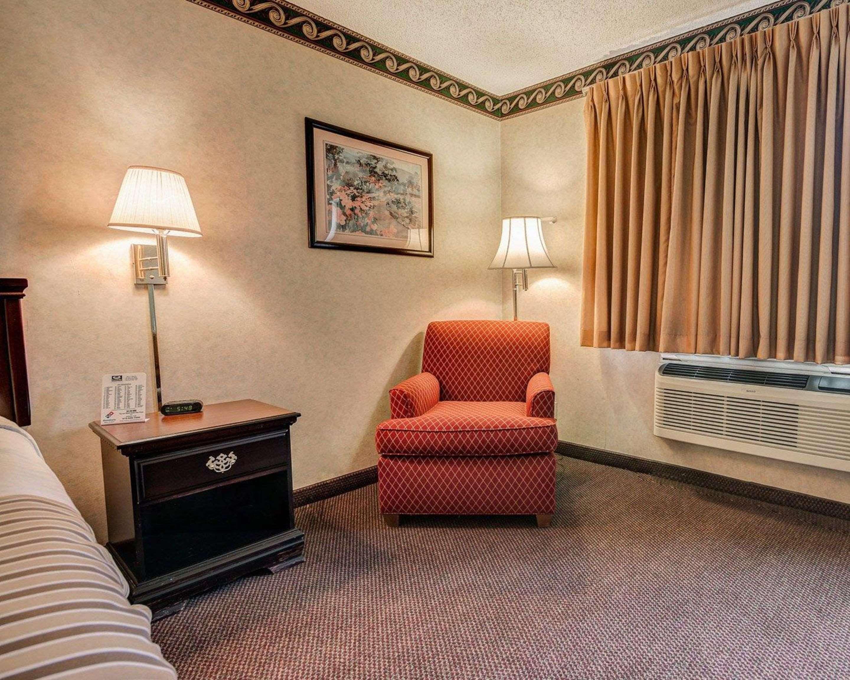Econo Lodge Inn & Suites Эль-Пасо Экстерьер фото