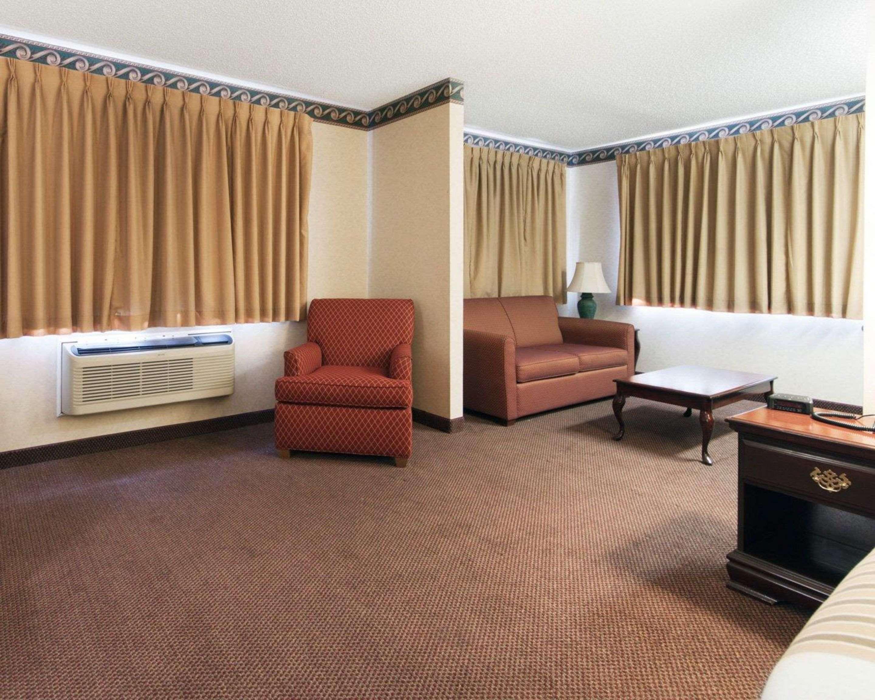 Econo Lodge Inn & Suites Эль-Пасо Экстерьер фото
