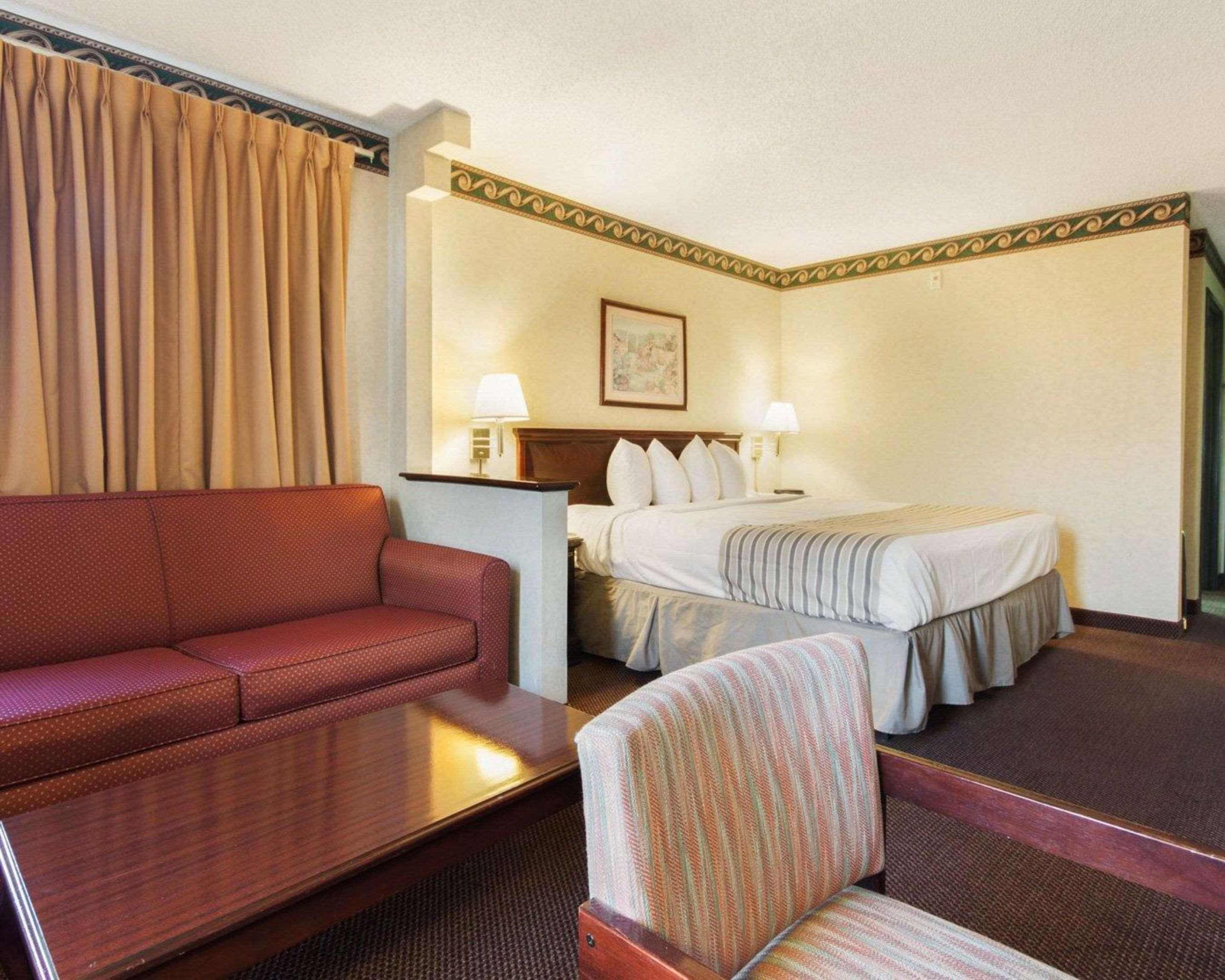 Econo Lodge Inn & Suites Эль-Пасо Экстерьер фото