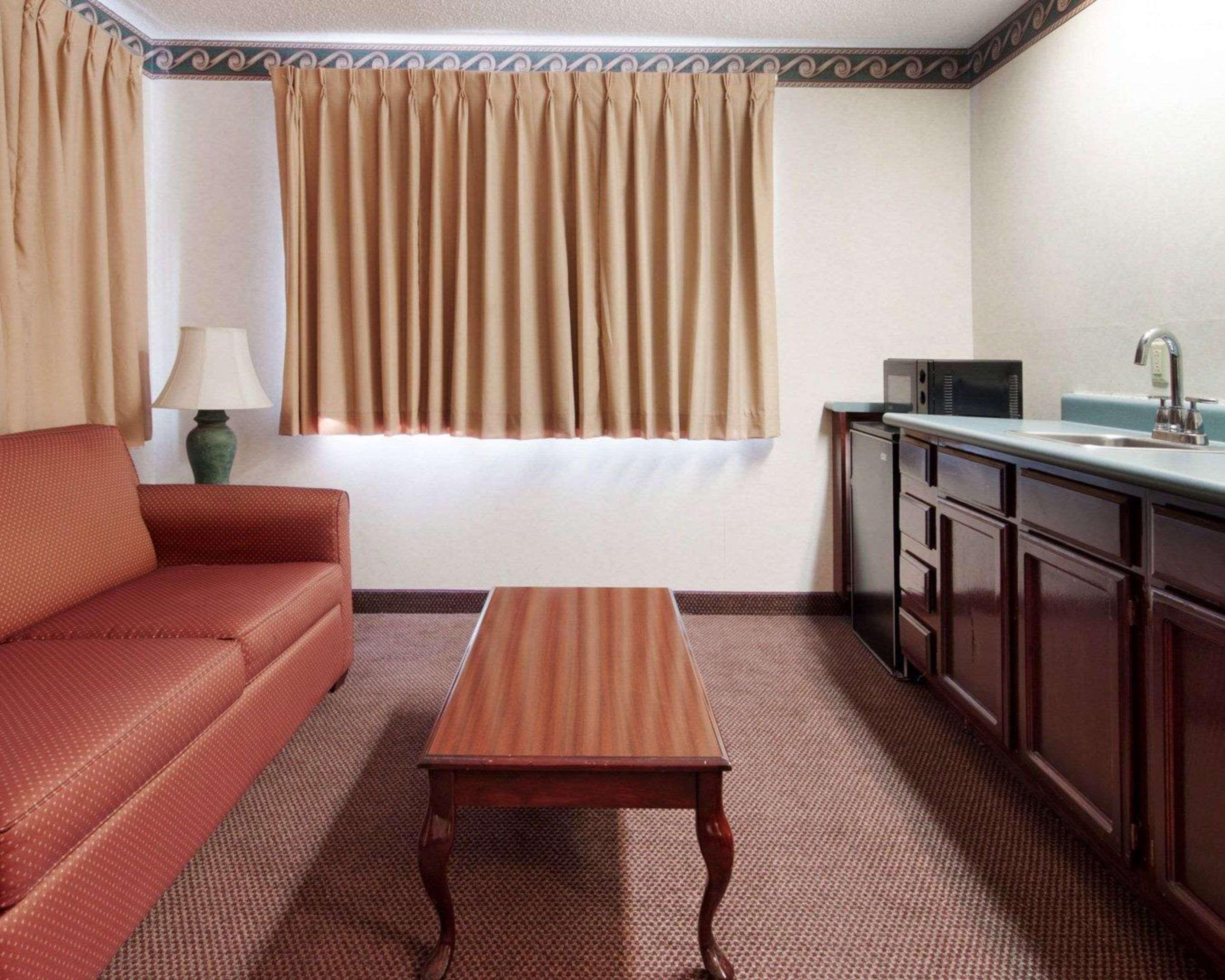 Econo Lodge Inn & Suites Эль-Пасо Экстерьер фото