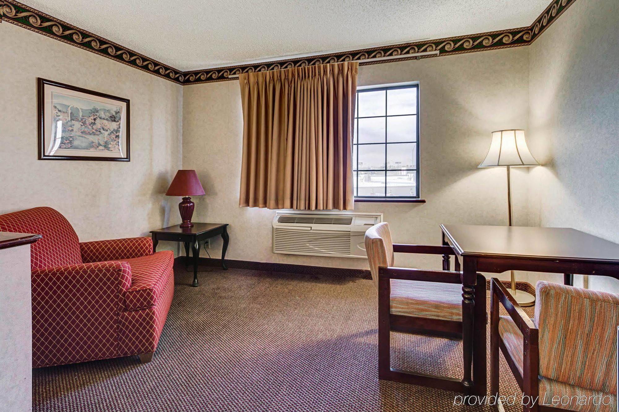 Econo Lodge Inn & Suites Эль-Пасо Экстерьер фото