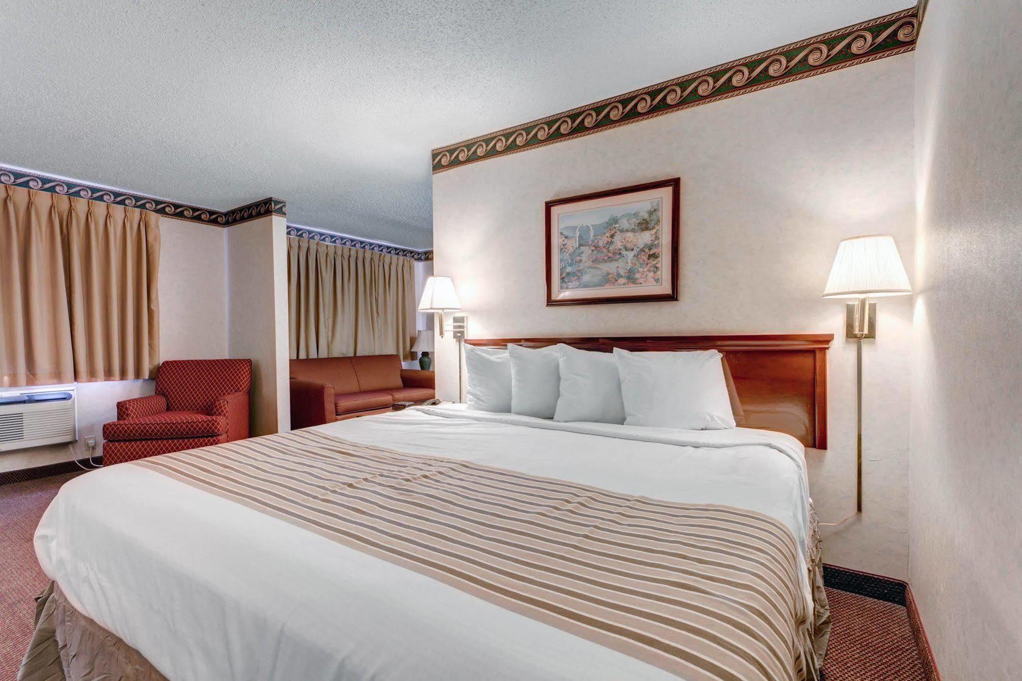 Econo Lodge Inn & Suites Эль-Пасо Экстерьер фото