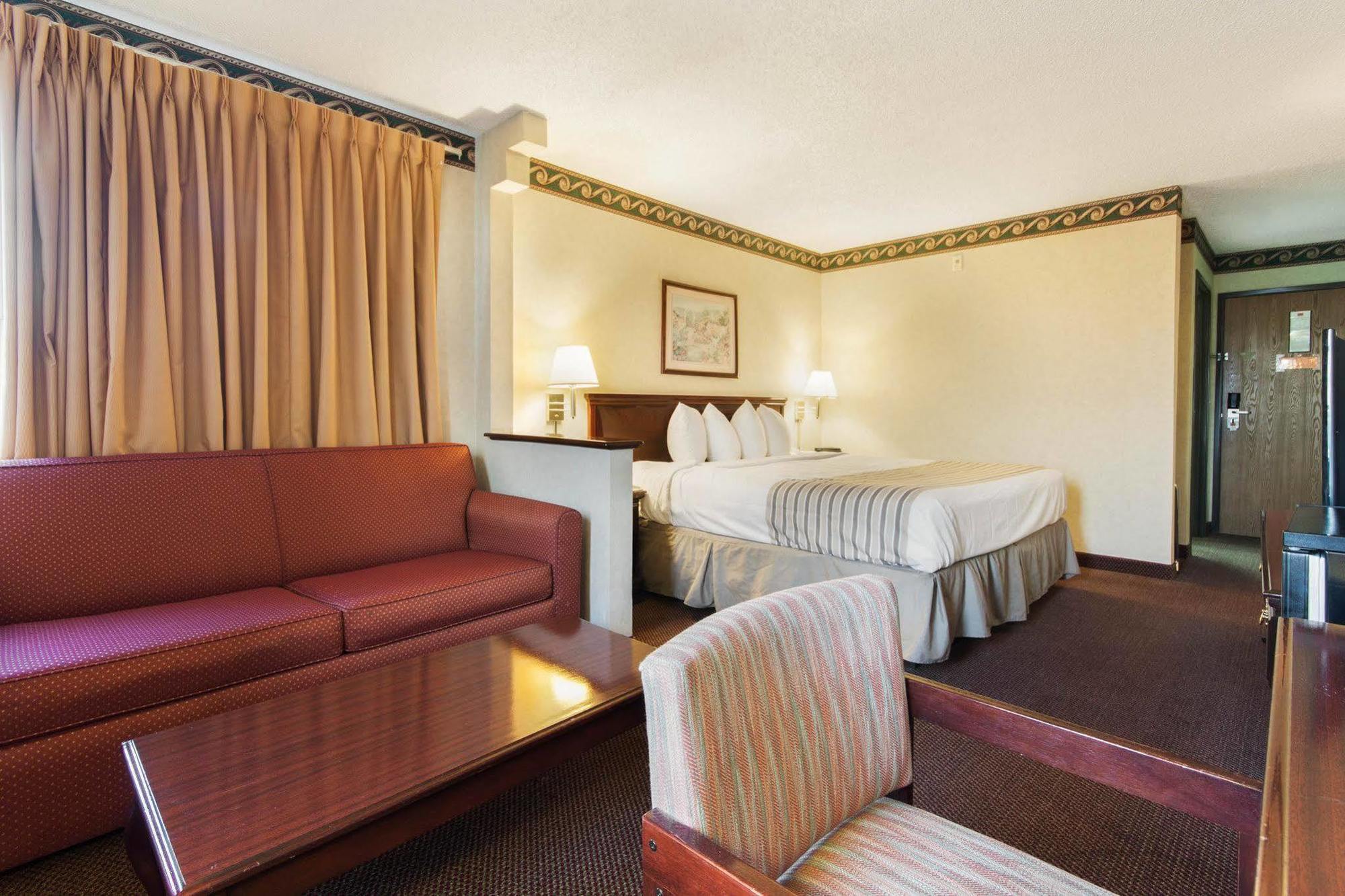 Econo Lodge Inn & Suites Эль-Пасо Экстерьер фото