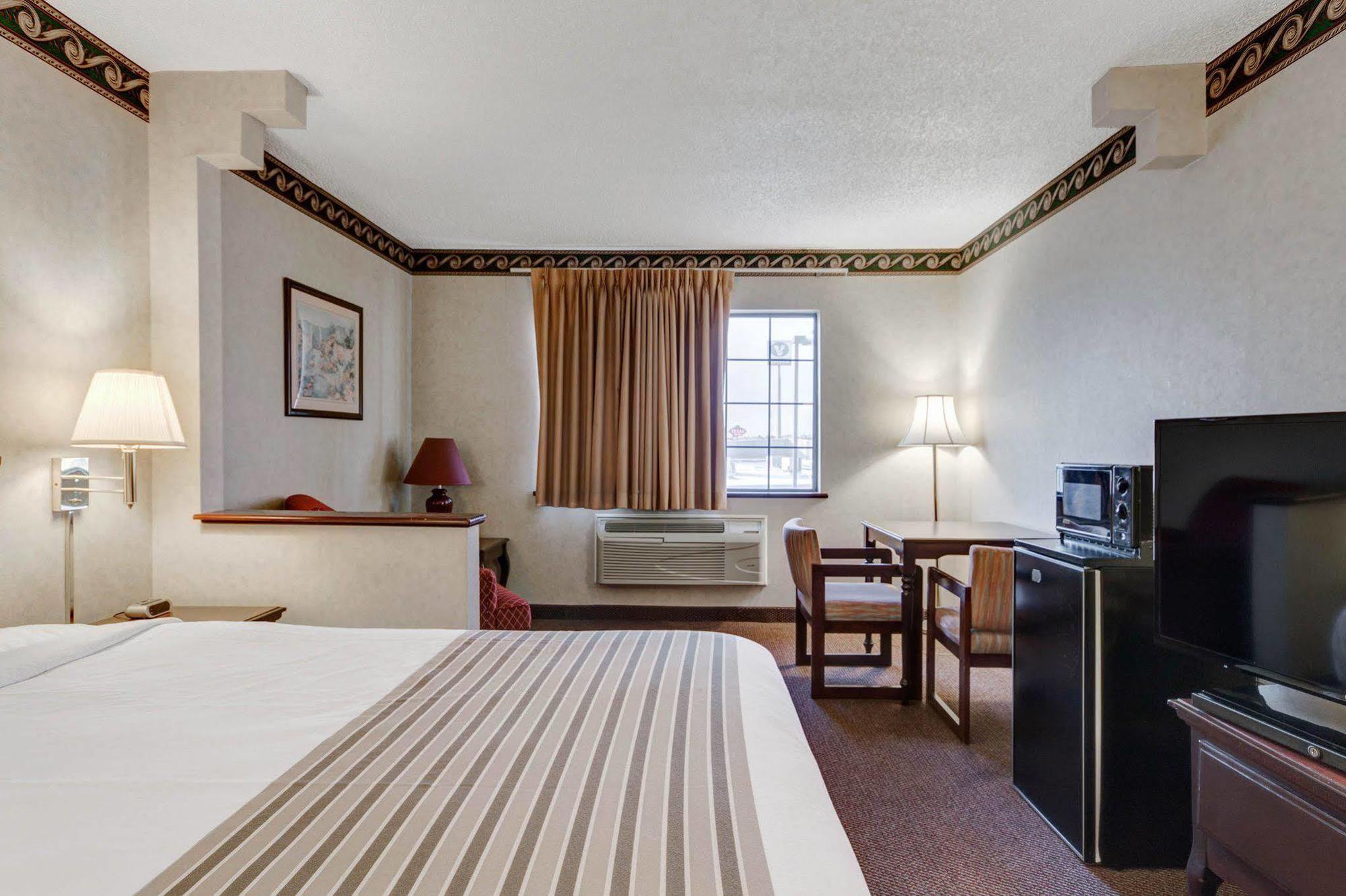 Econo Lodge Inn & Suites Эль-Пасо Экстерьер фото