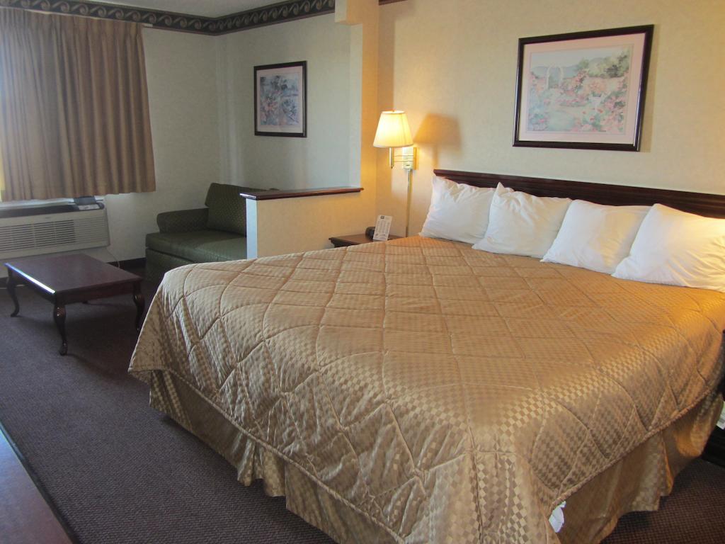 Econo Lodge Inn & Suites Эль-Пасо Экстерьер фото